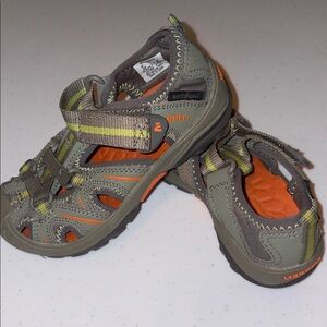 Kids Merrell, waterproof Hydro hiking sandals, shoes, size 10 toddlers worn once